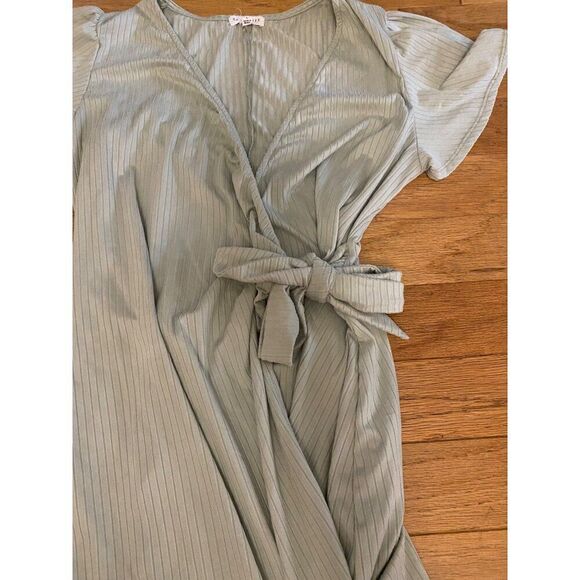 Socialite womens Light Green Wrap Dress With Flutter Sleeves & Waist Tie size L - Picture 3 of 9